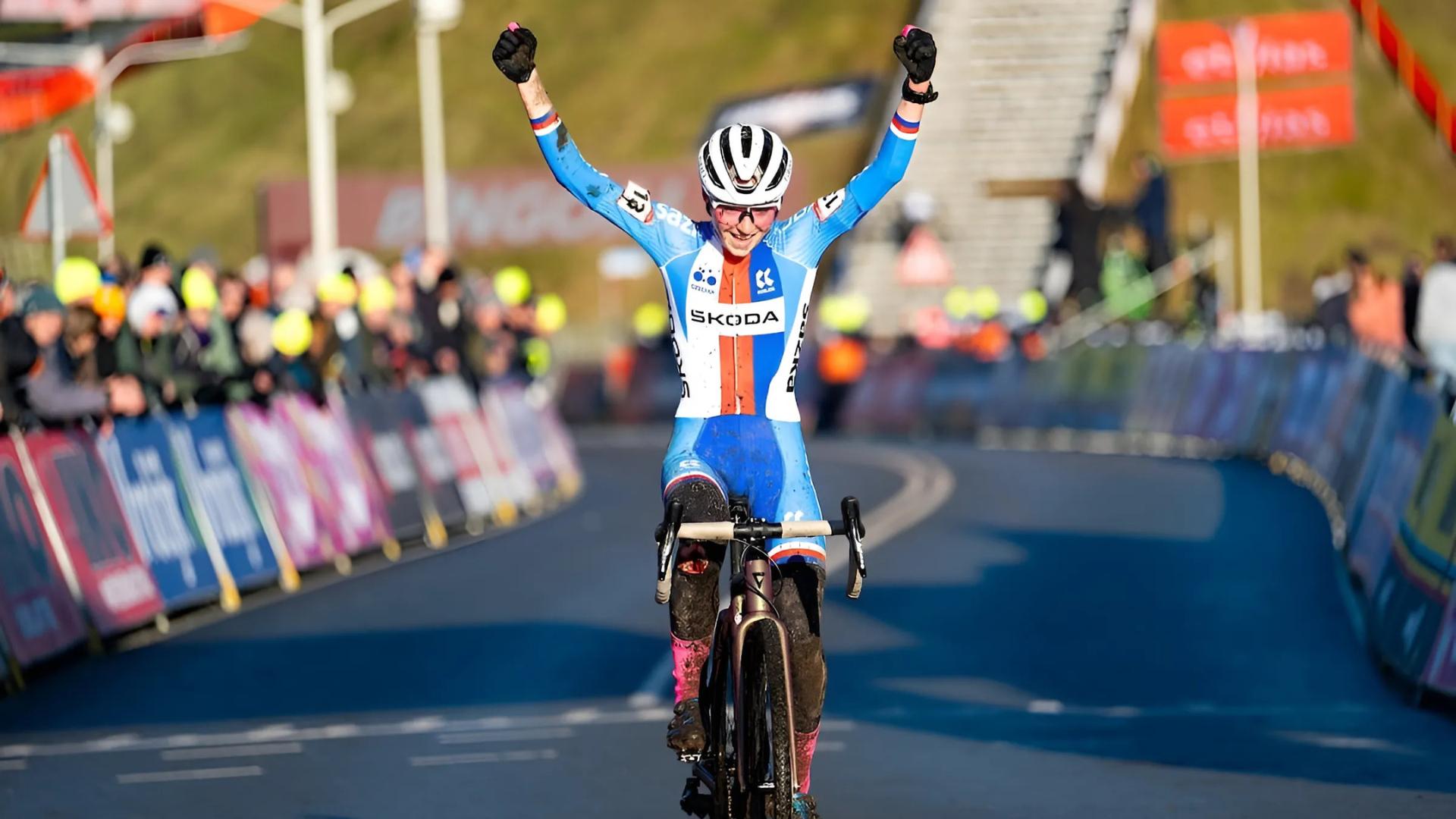 Česká senzace v Hoogerheide! Juniorka Bukovská vyhrála závod světového poháru v cyklokrosu!